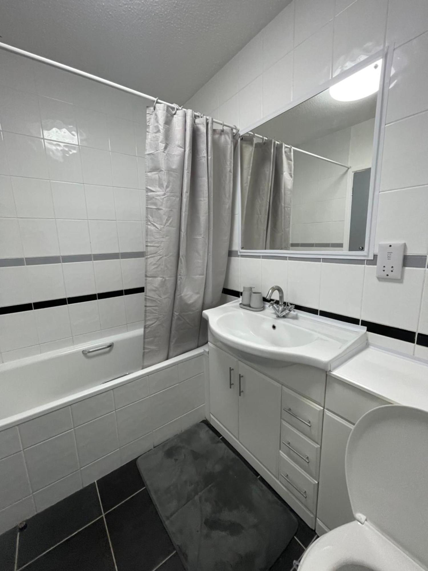 Cardiff Bay Apartment With Parking Ngoại thất bức ảnh